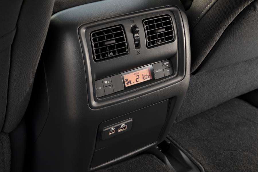 Детали интерьера Nissan Pathfinder ST (R52) 2017 года  (AU) (фото 40 из 40)